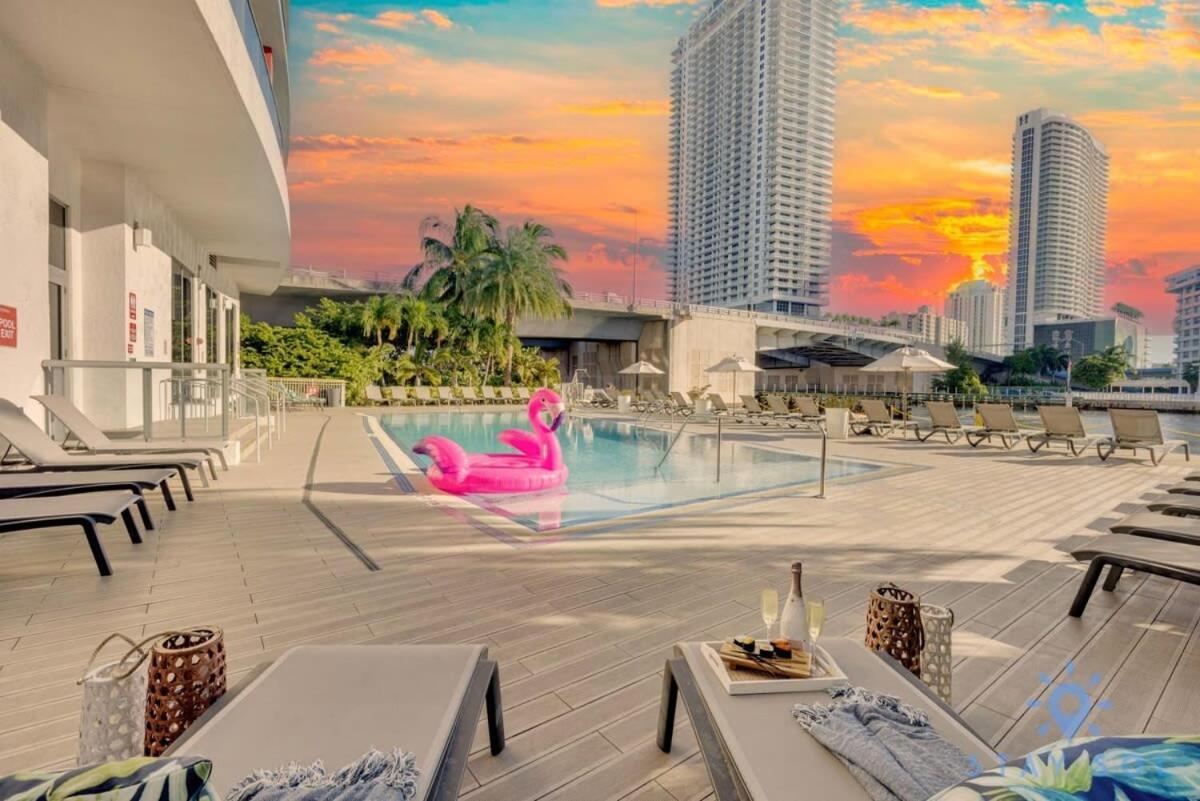 Modern Resort Modern Apartment 2 Bedroom 2 Br Pool Hallandale Beach Exterior photo